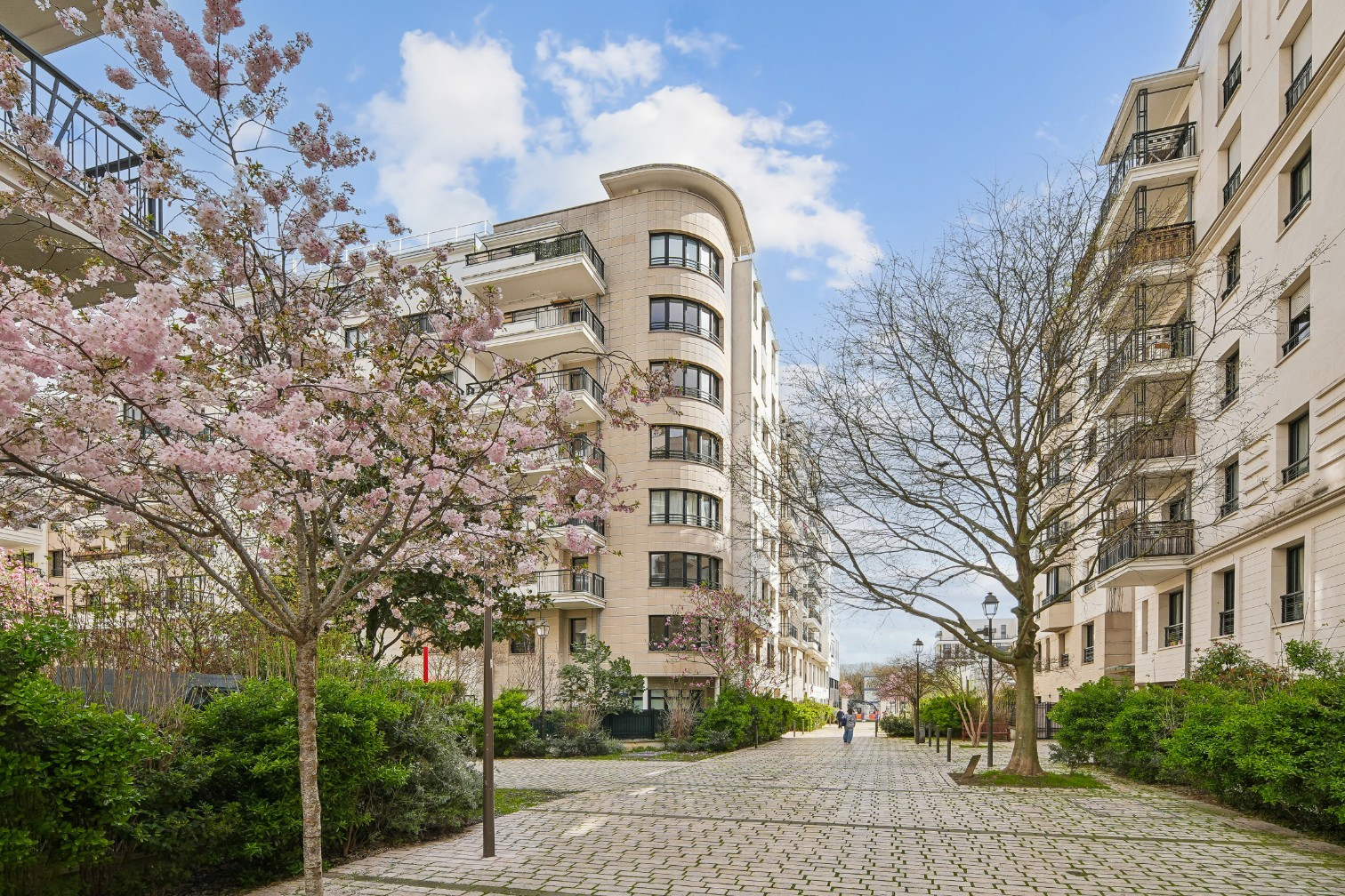 
                                                Vente
                                                 Appartement 2 pièces avec balcon - Suresnes