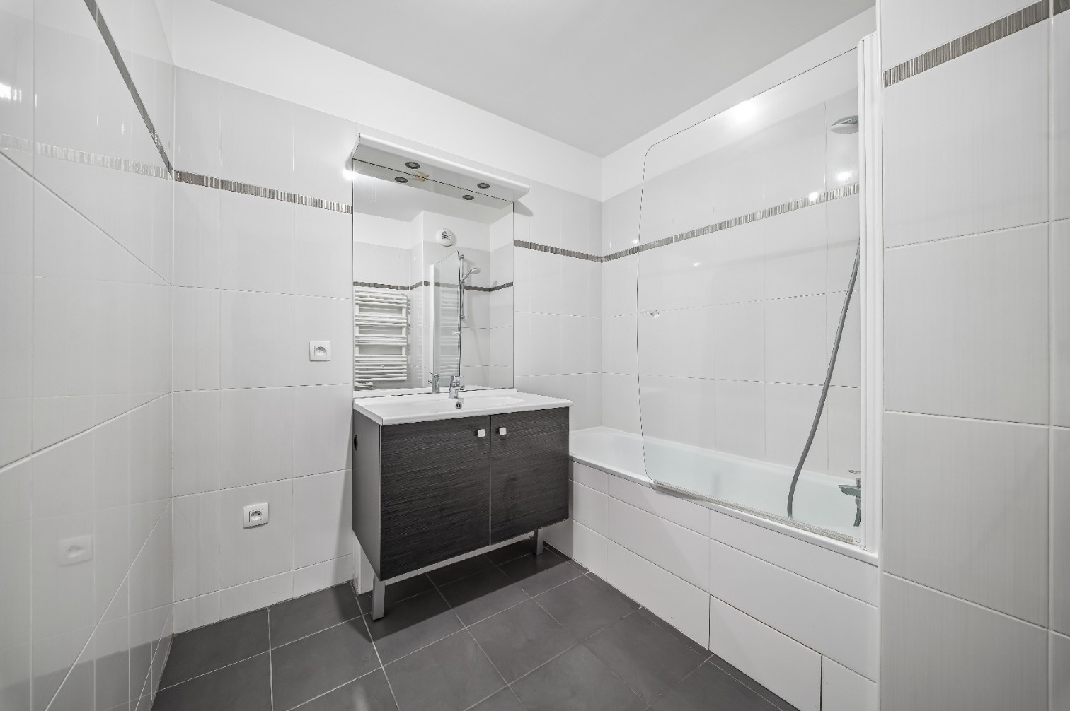
                                                Vente
                                                 Appartement 2 pièces avec balcon - Suresnes