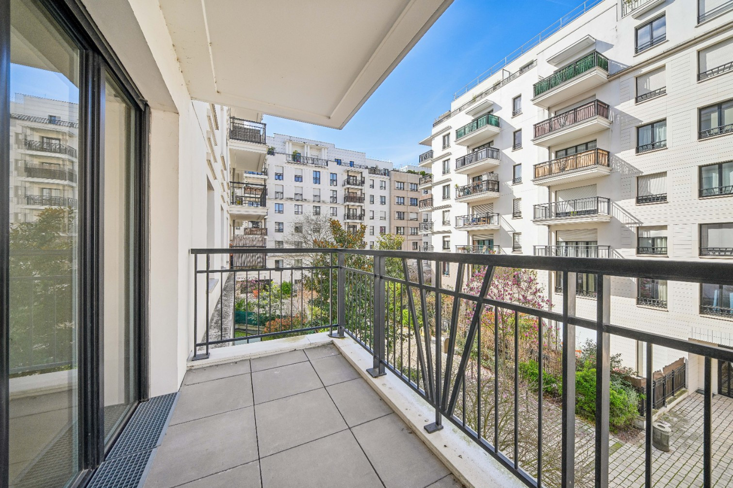 
                                                Vente
                                                 Appartement 2 pièces avec balcon - Suresnes