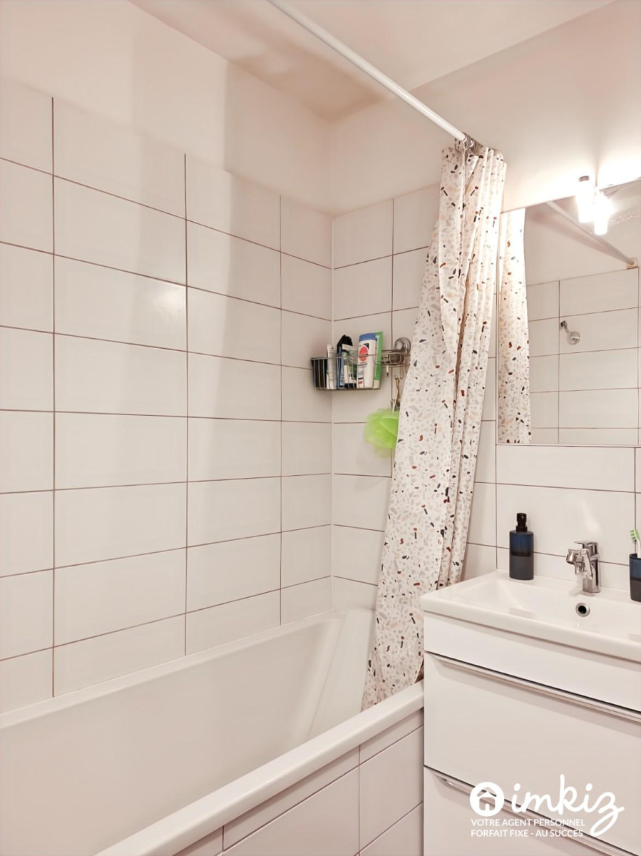 
                                                Vente
                                                 Appartement 2 pièces avec exterieur et parking