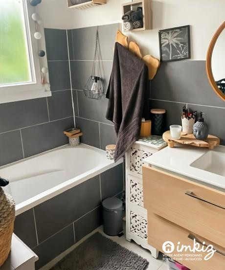 
                                                Vente
                                                 Appartement 2 pièces avec grand balcon cave et garage