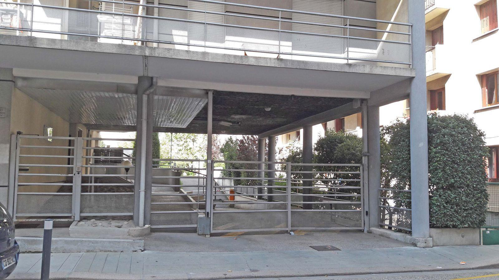 
                                                Location
                                                 Appartement 2 pièces avec grande terrasse.