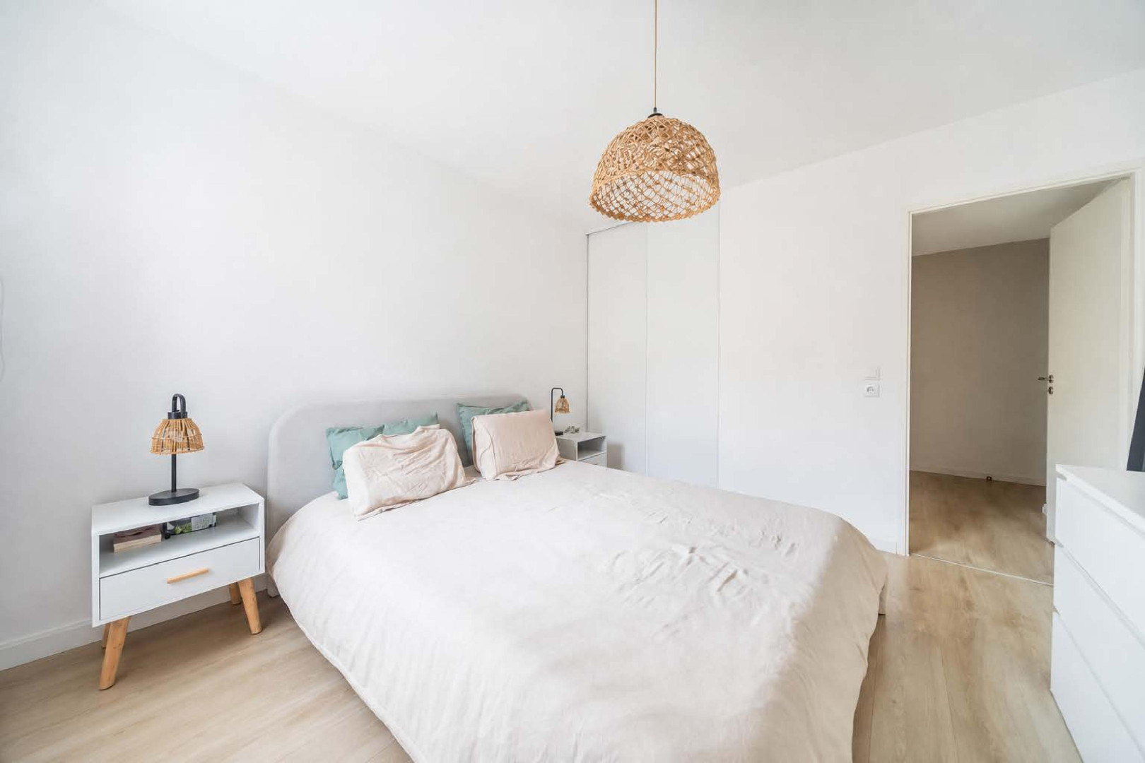 
                                                Vente
                                                 Appartement 2 pièces avec jardin Privatif