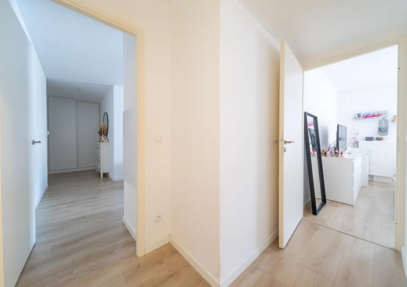 
                                                Vente
                                                 Appartement 2 pièces avec jardin Privatif
