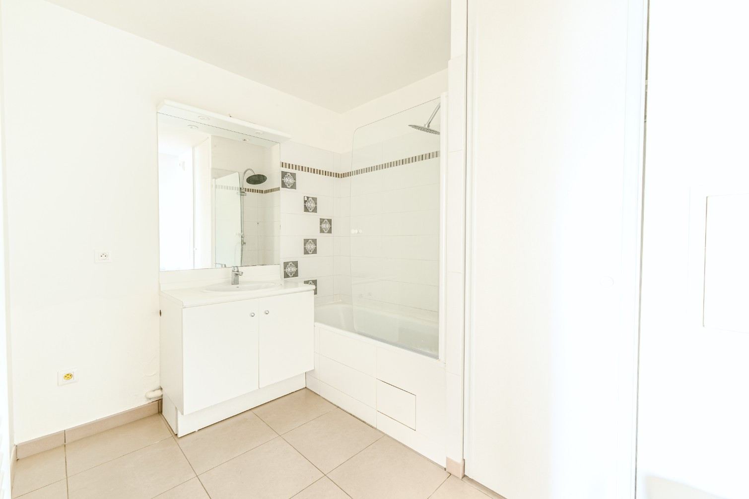 
                                                Vente
                                                 Appartement 2 pièces avec loggia - Vélizy