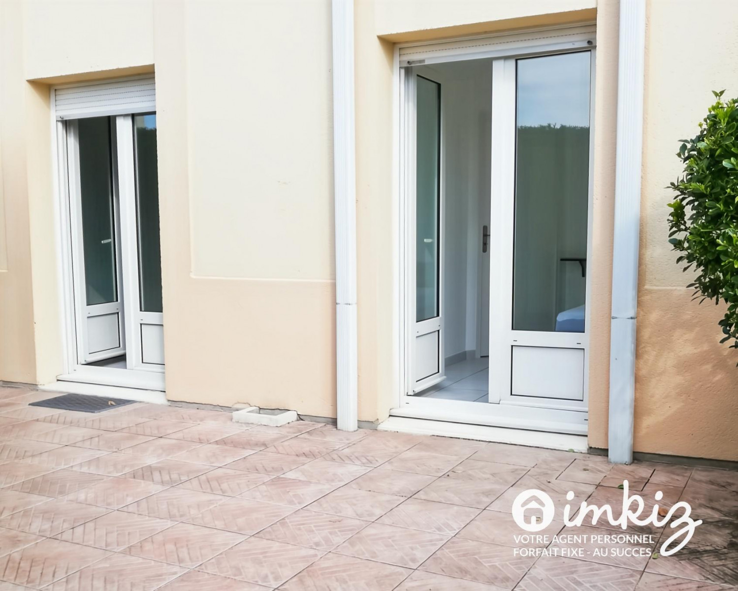
                                                Vente
                                                 Appartement 2 pièces avec terrasse + parking
