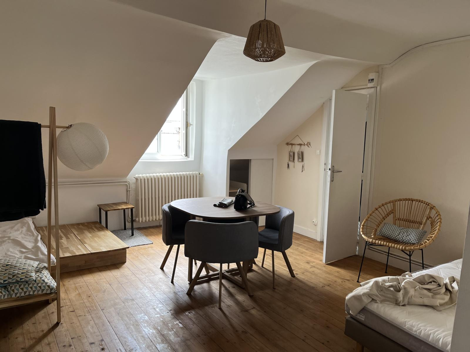 
                                                Location
                                                 Appartement 2 pièces - bon emplacement centre