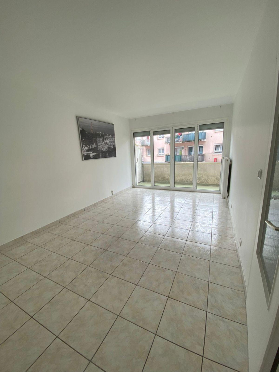 
                                                Location
                                                 Appartement 2 Pieces centre ville Maurepas