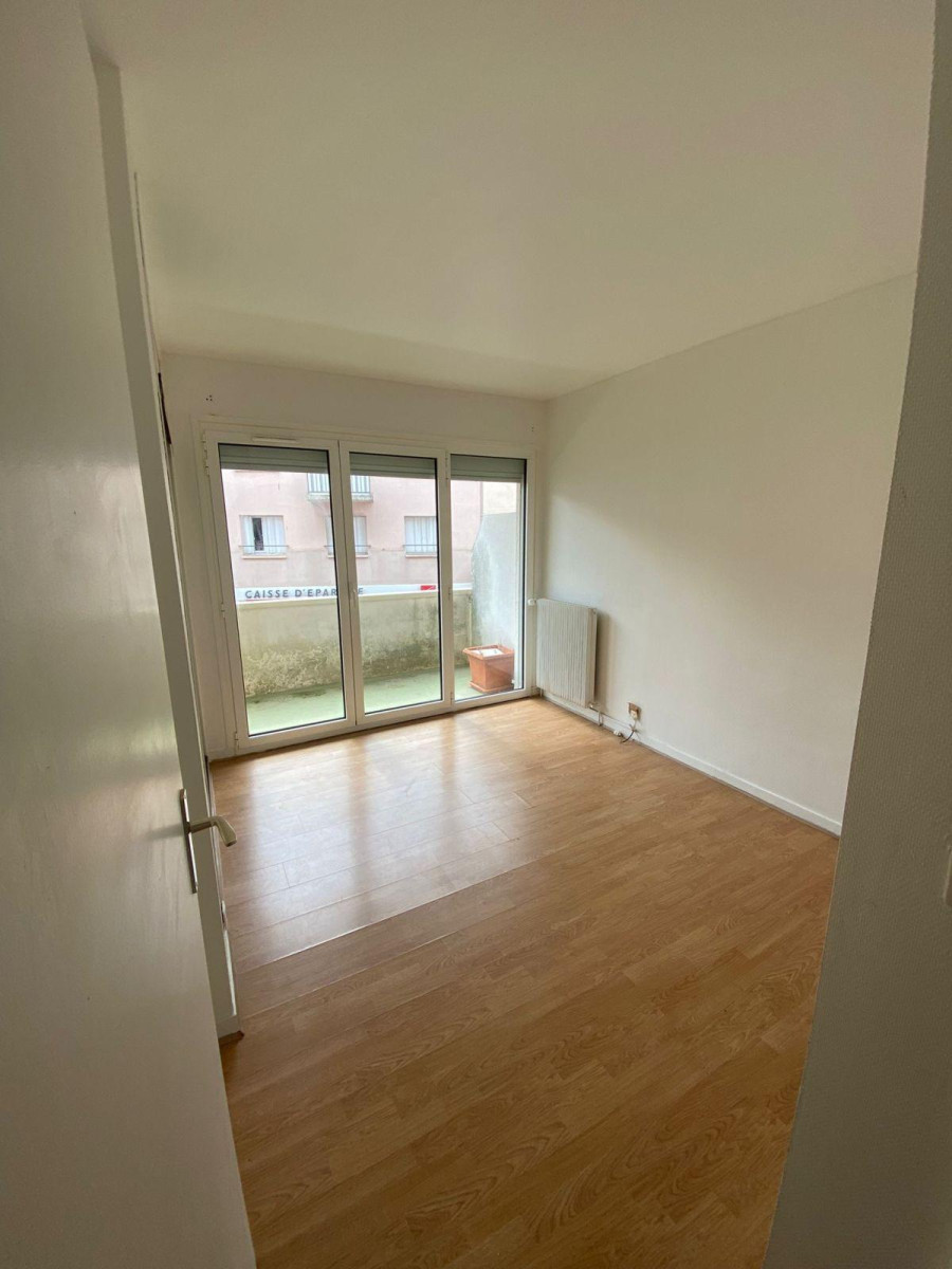 
                                                Location
                                                 Appartement 2 Pieces centre ville Maurepas