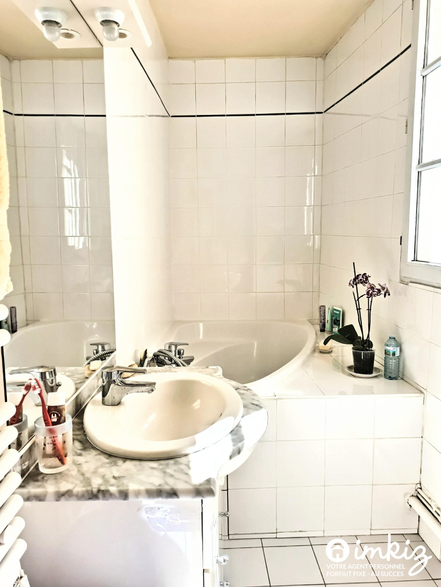 
                                                Vente
                                                 Appartement  2  pièces - chambre de bonne en sus