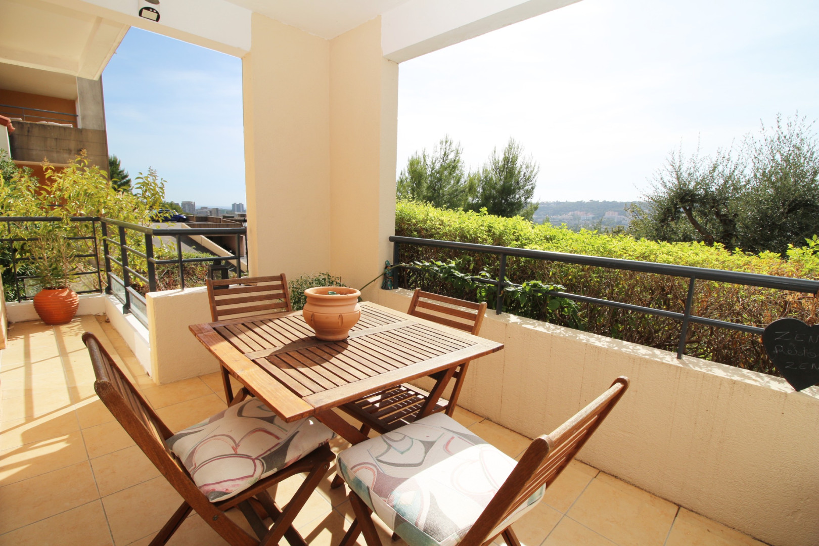 
                                                Vente
                                                 Appartement 2 pièces corniche fleurie terrasse piscine