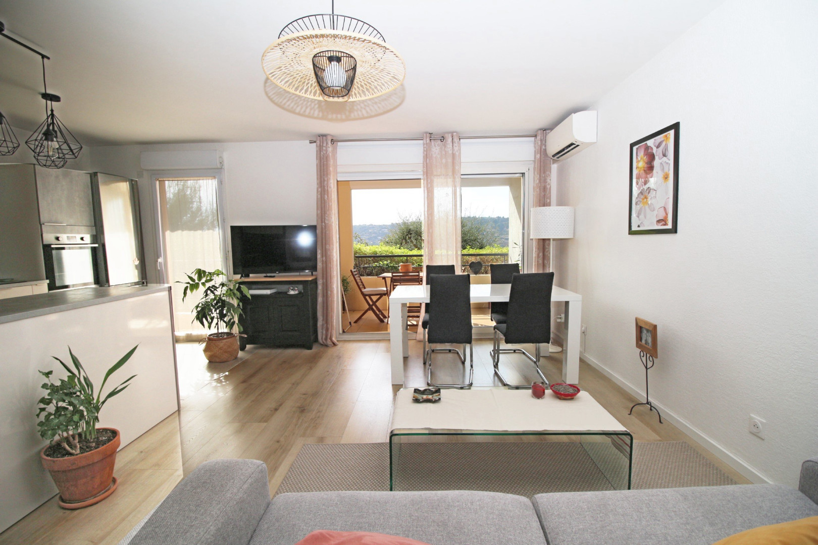 
                                                Vente
                                                 Appartement 2 pièces corniche fleurie terrasse piscine