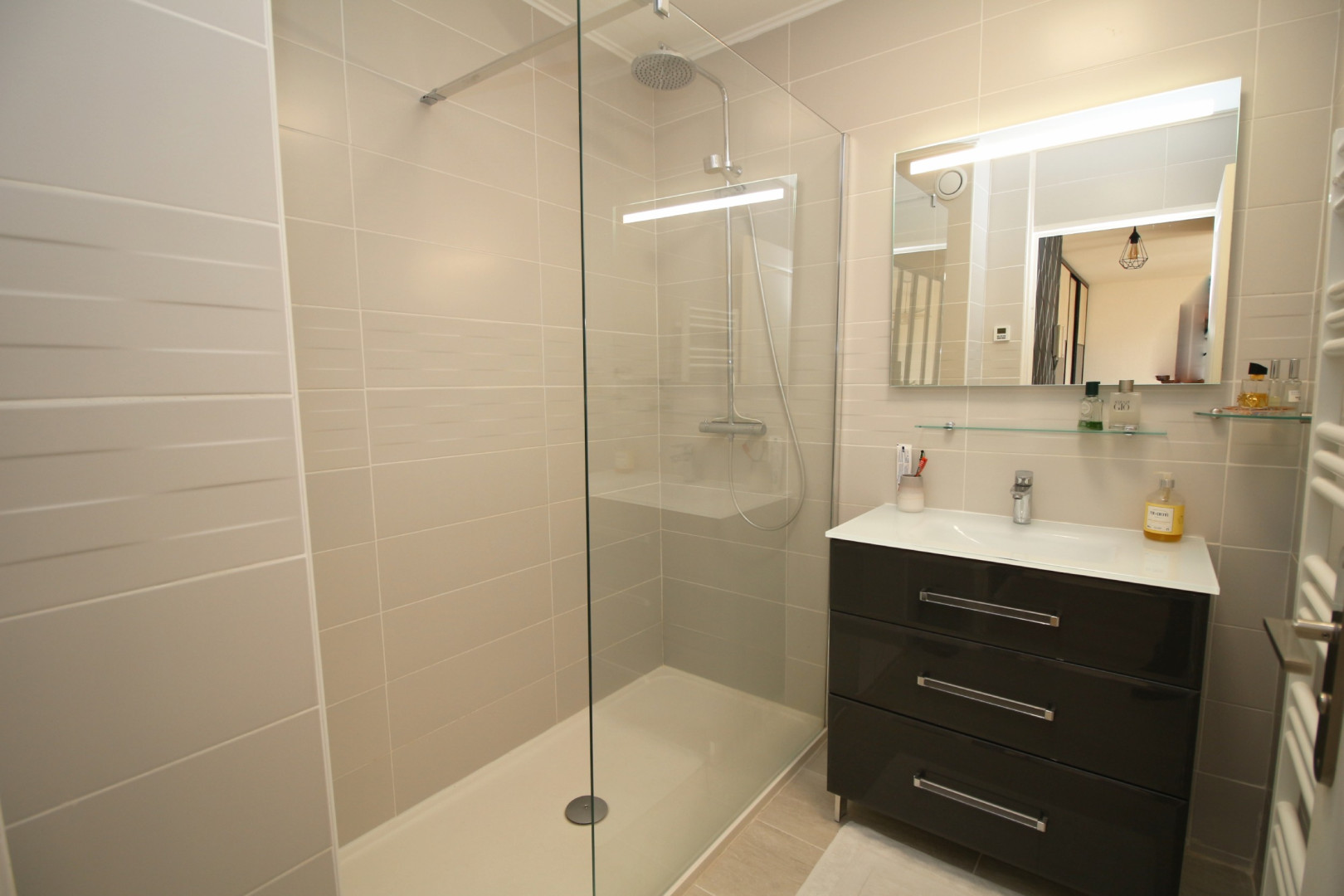 
                                                Vente
                                                 Appartement 2 pièces corniche fleurie terrasse piscine