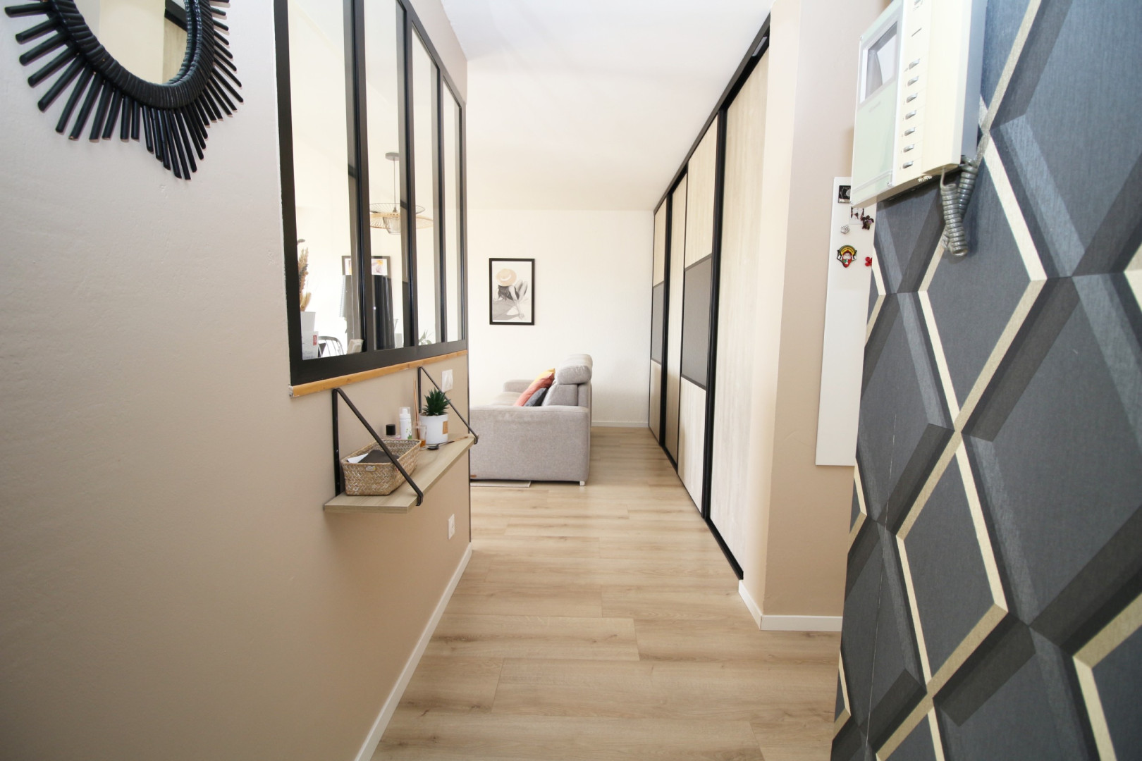 
                                                Vente
                                                 Appartement 2 pièces corniche fleurie terrasse piscine