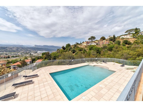 
                                                Vente
                                                 Appartement 2 pièces corniche fleurie terrasse piscine