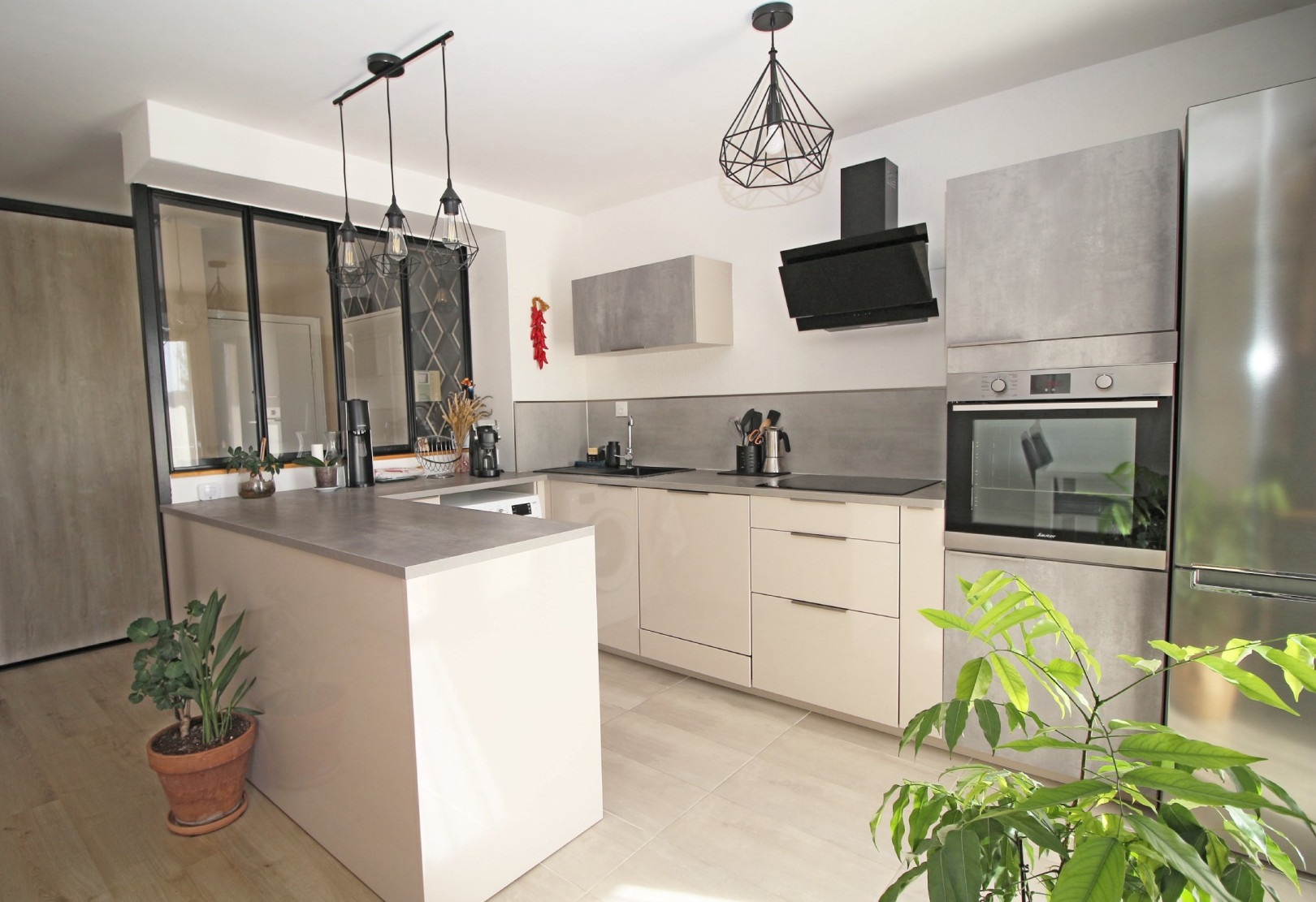 
                                                Vente
                                                 Appartement 2 pièces corniche fleurie terrasse piscine