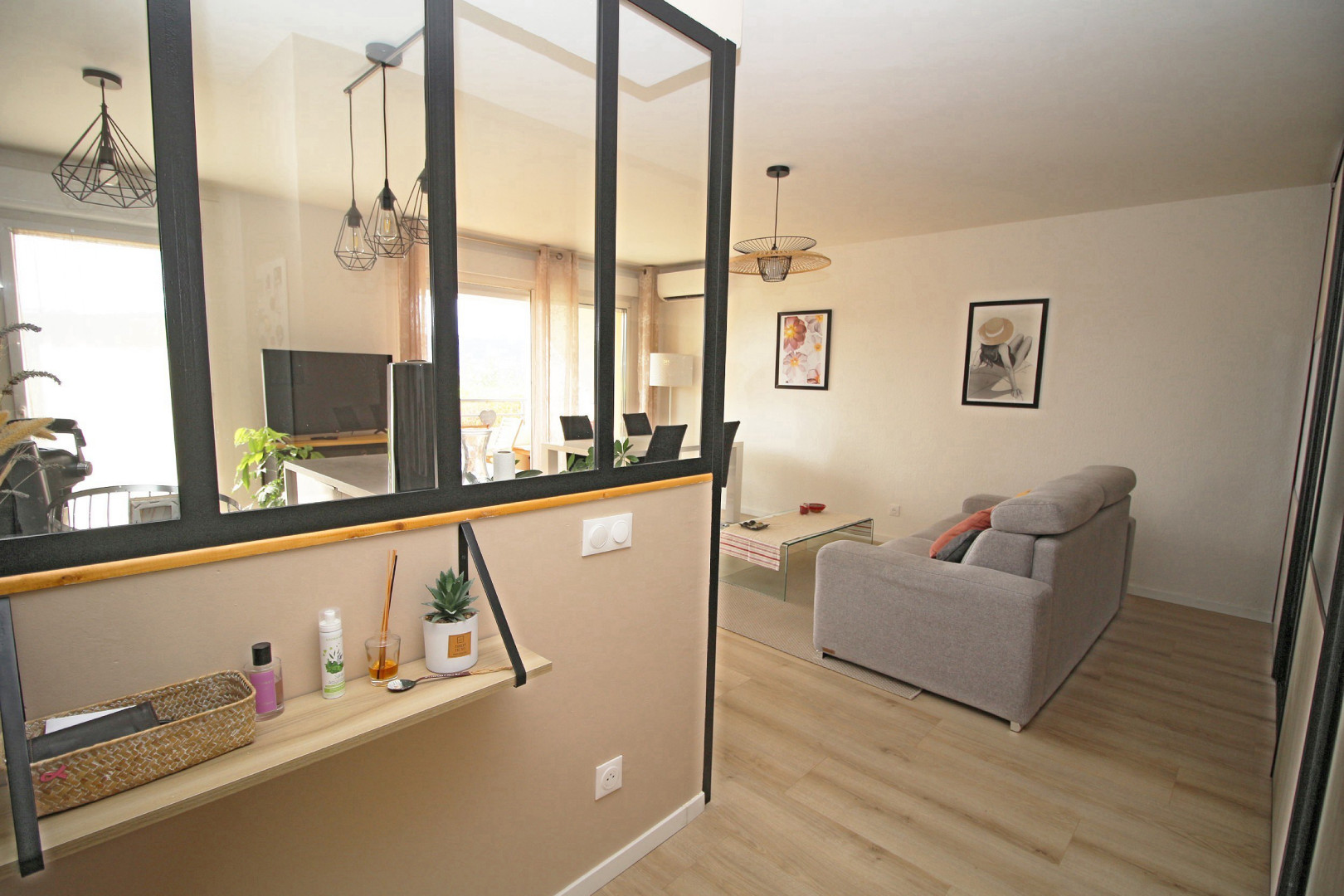
                                                Vente
                                                 Appartement 2 pièces corniche fleurie terrasse piscine