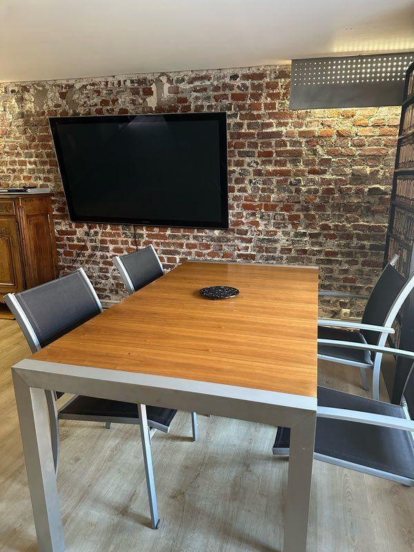 
                                                Location
                                                 Appartement 2 pièces (cour privative)