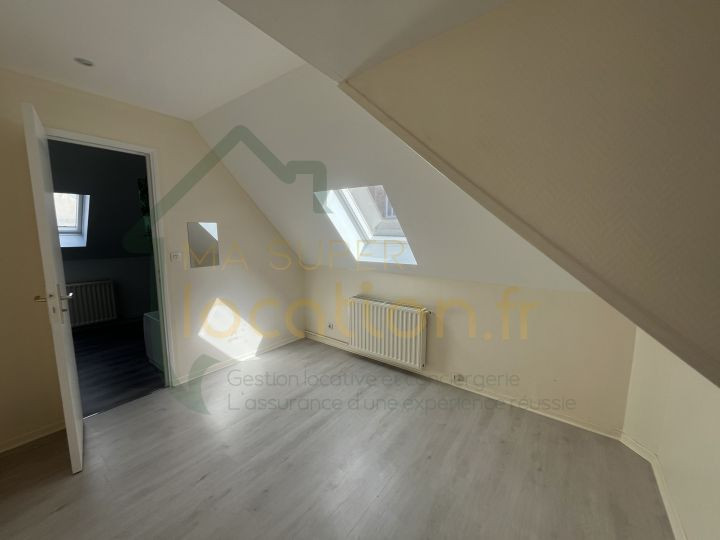 
                                                Location
                                                 Appartement 2 pièces dans un immeuble calme situé en HYPER-CENTRE de Saint-Quentin