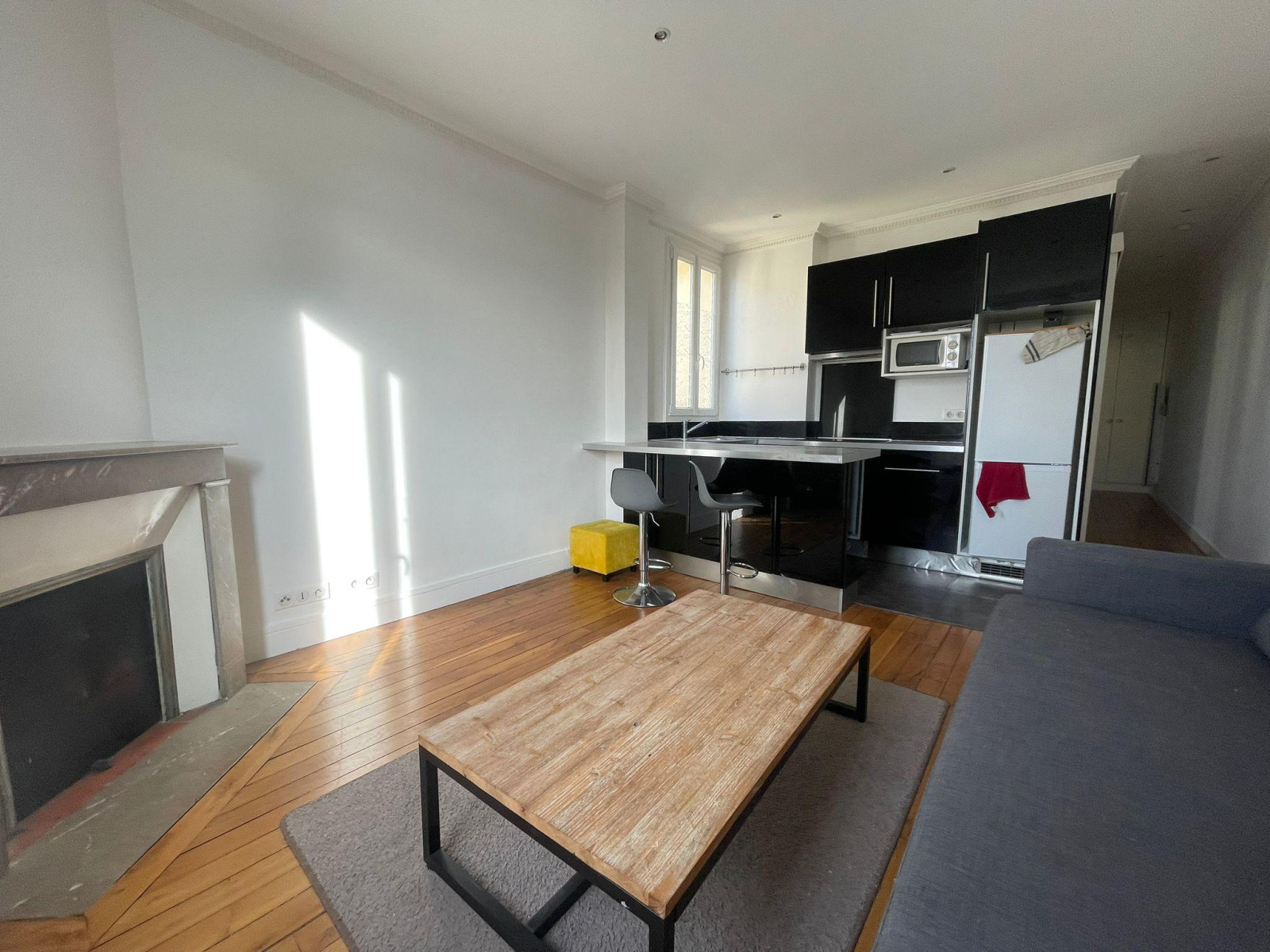 
                                                Vente
                                                 Appartement 2 pièces – Dernier étage