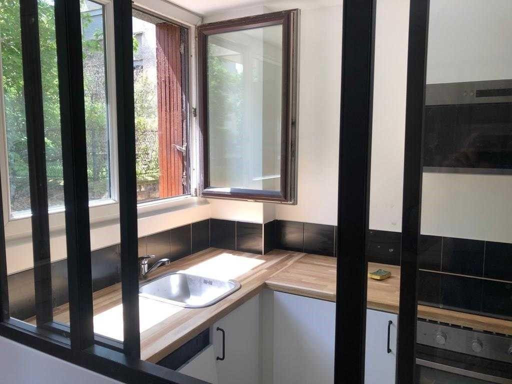 
                                                Location
                                                 Appartement 2 pièces entièrement rénové