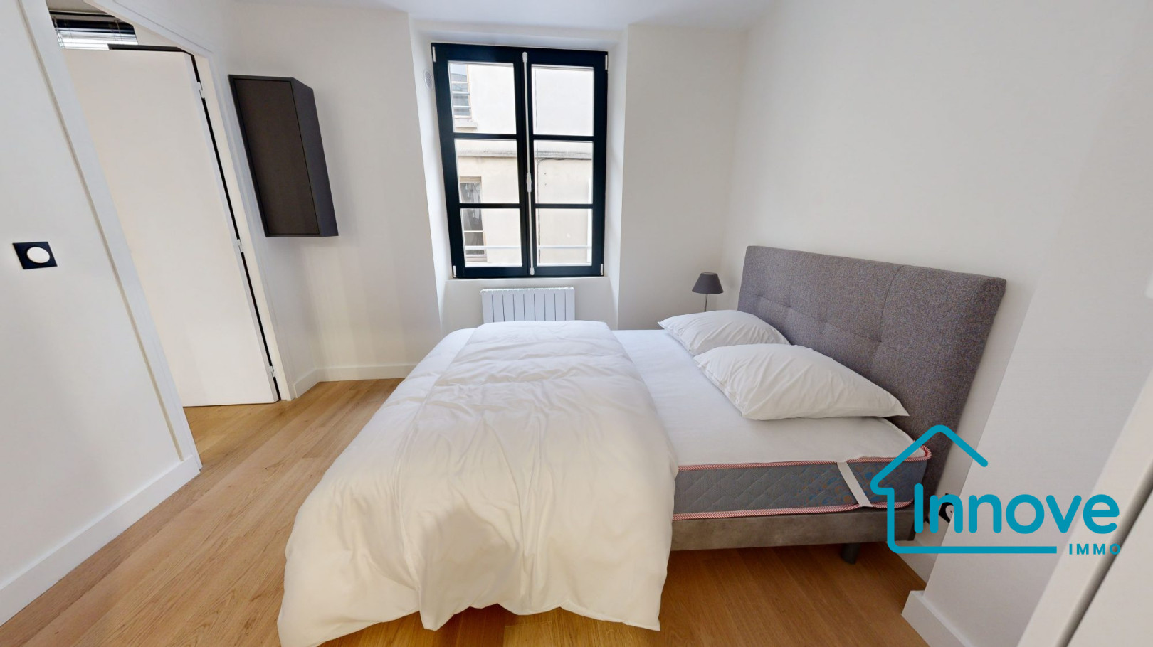 
                                                Location
                                                 Appartement 2 pièces, entièrement rénové - Marché Notre Dam