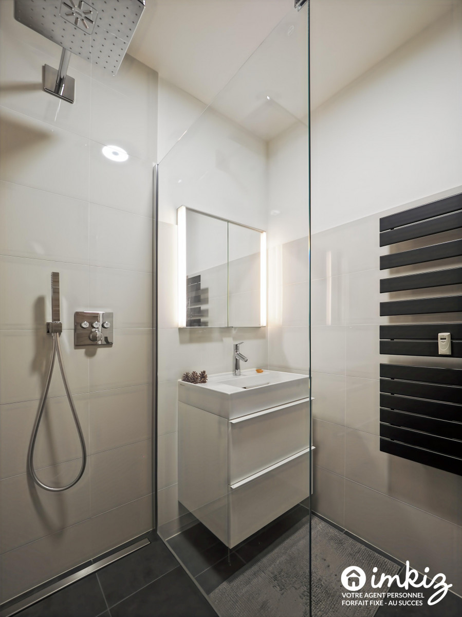 
                                                Vente
                                                 Appartement 2 pièces, grand balcon, vue degagée