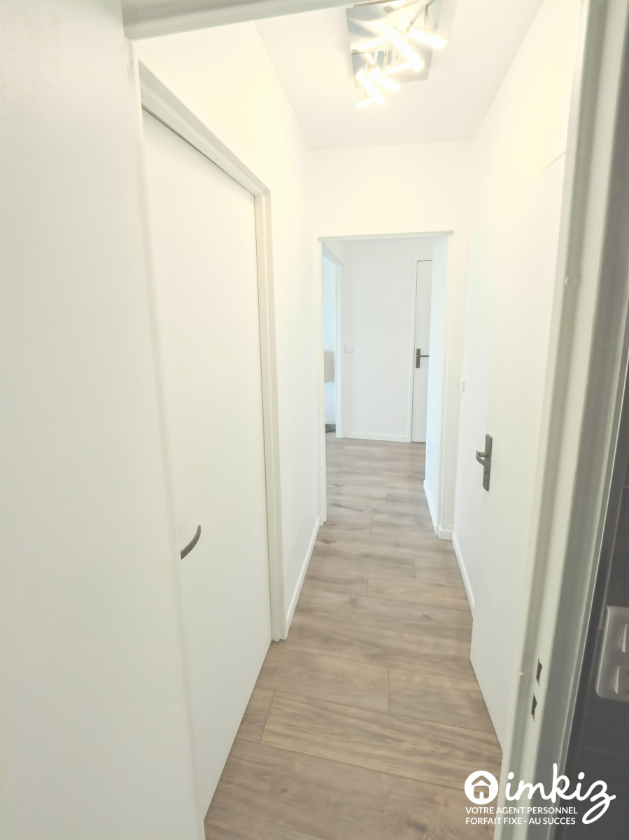 
                                                Vente
                                                 Appartement 2 pièces, grand balcon, vue degagée