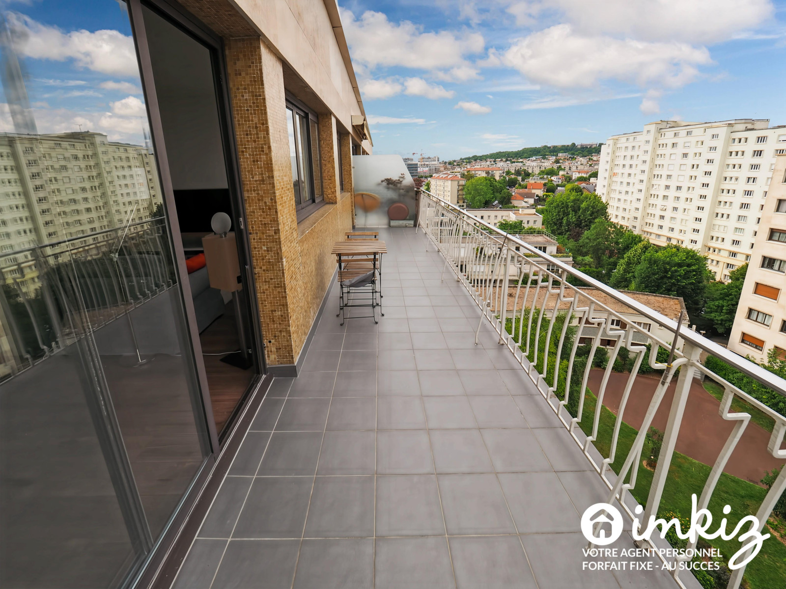 
                                                Vente
                                                 Appartement 2 pièces, grand balcon, vue degagée