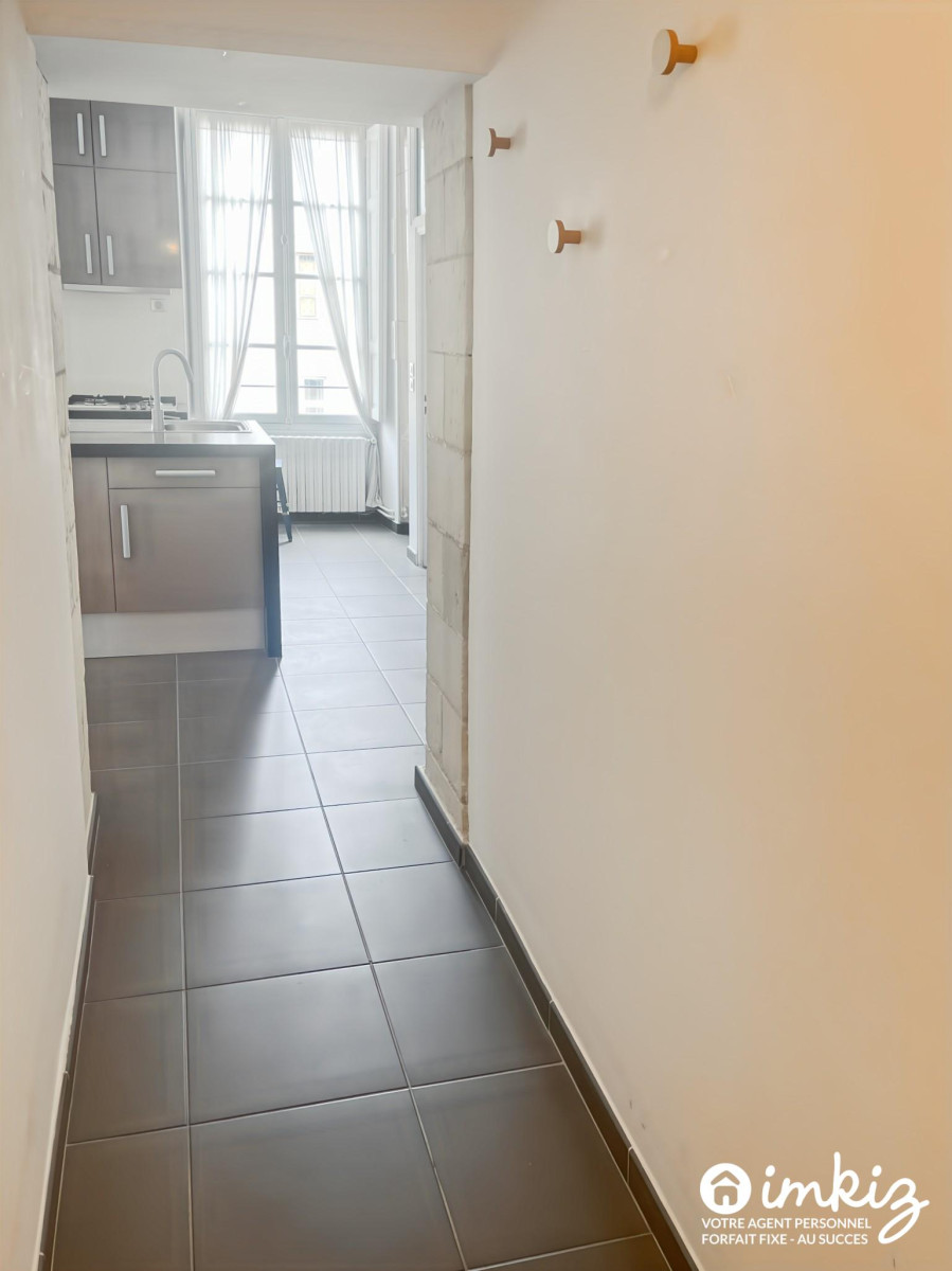 
                                                Vente
                                                 Appartement 2 pièces hyper centre, calme, sur cour