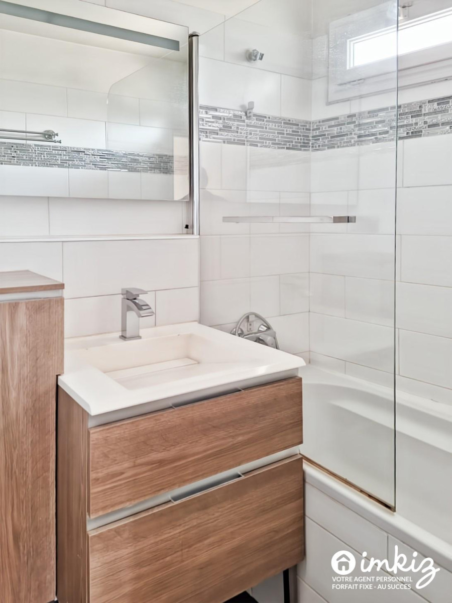 
                                                Vente
                                                 Appartement 2 pièces lumineux avec grand balcon