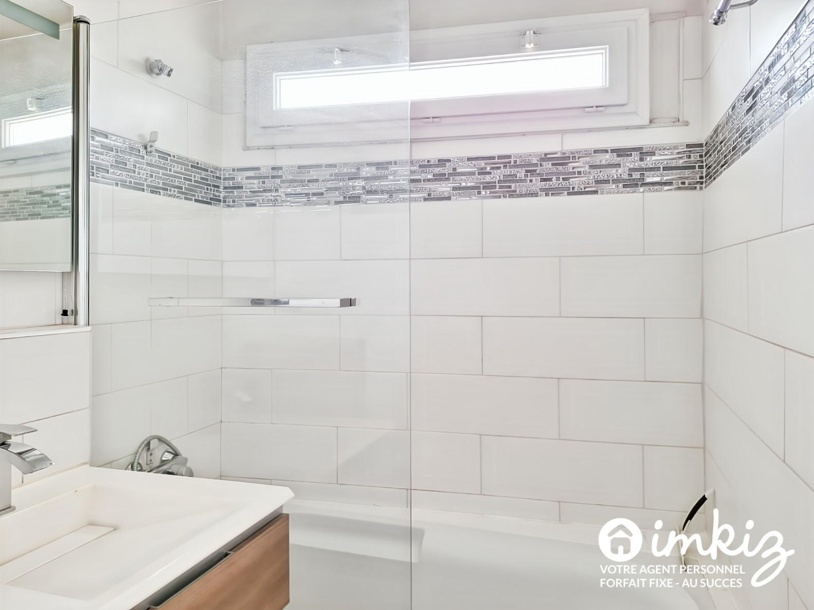 
                                                Vente
                                                 Appartement 2 pièces lumineux avec grand balcon