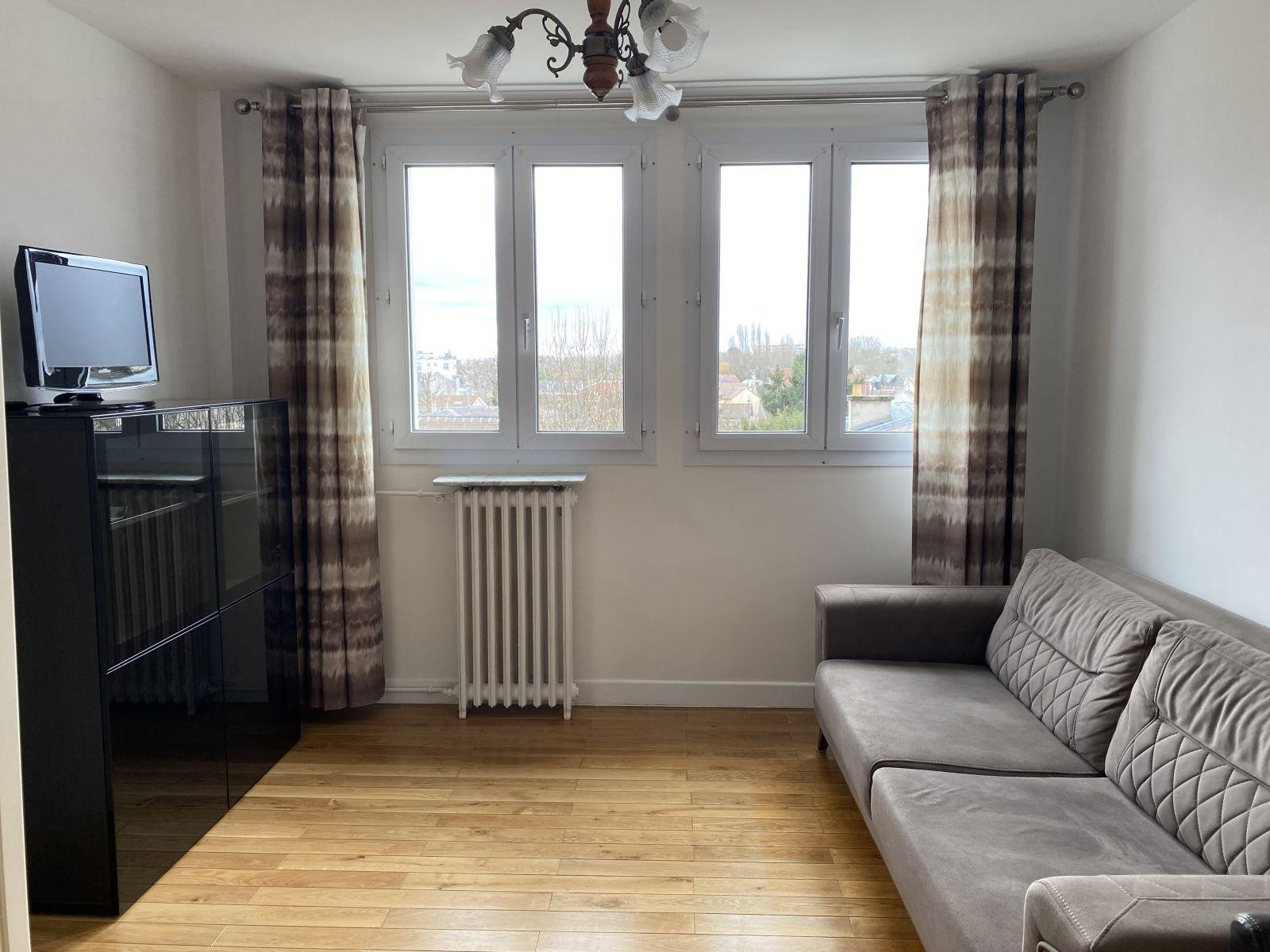 
                                                Location
                                                 Appartement 2 pièces , lumineux entièrement rénové