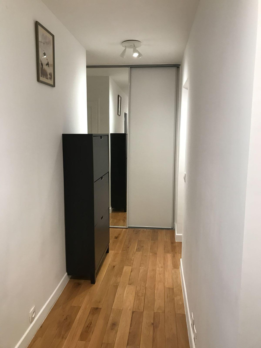 
                                                Location
                                                 Appartement 2 pièces , lumineux entièrement rénové