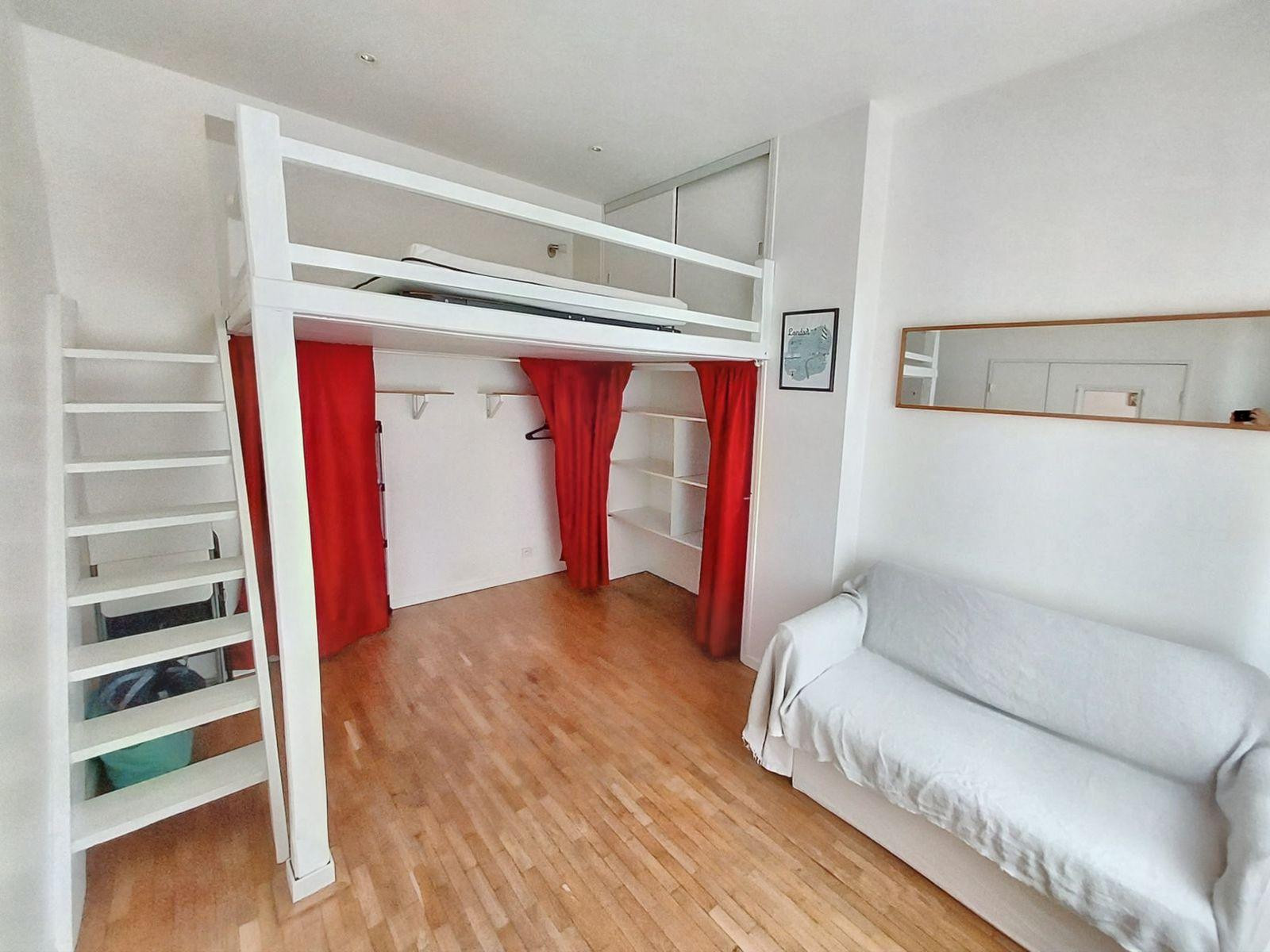 
                                                Location
                                                 Appartement 2 pièces meublé