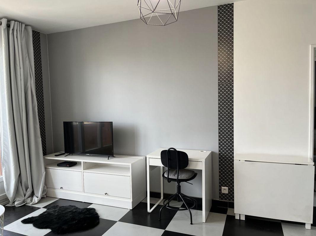 
                                                Location
                                                 Appartement 2 pièces - meublé