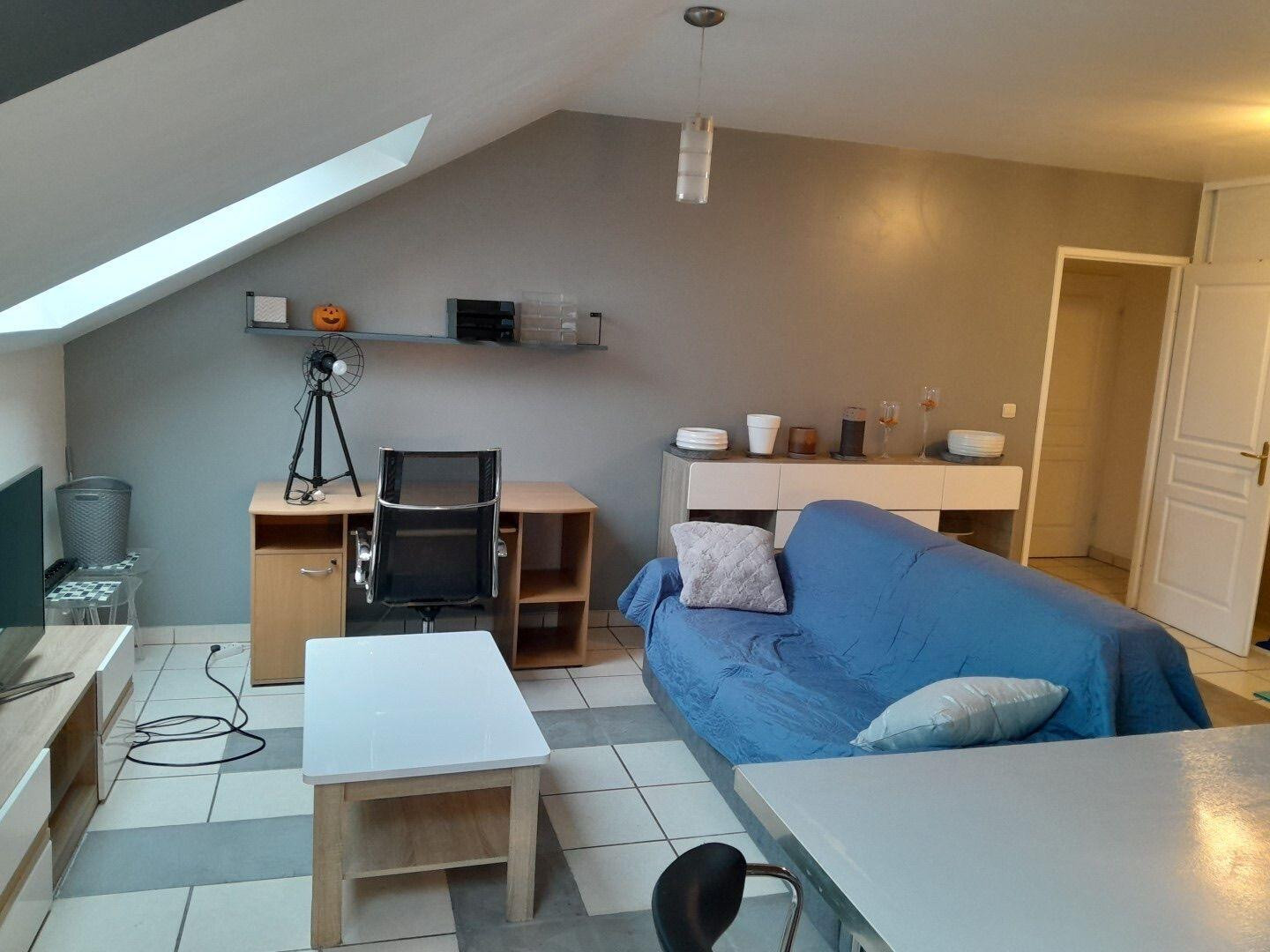 
                                                Location
                                                 Appartement 2 pièces meublé à louer