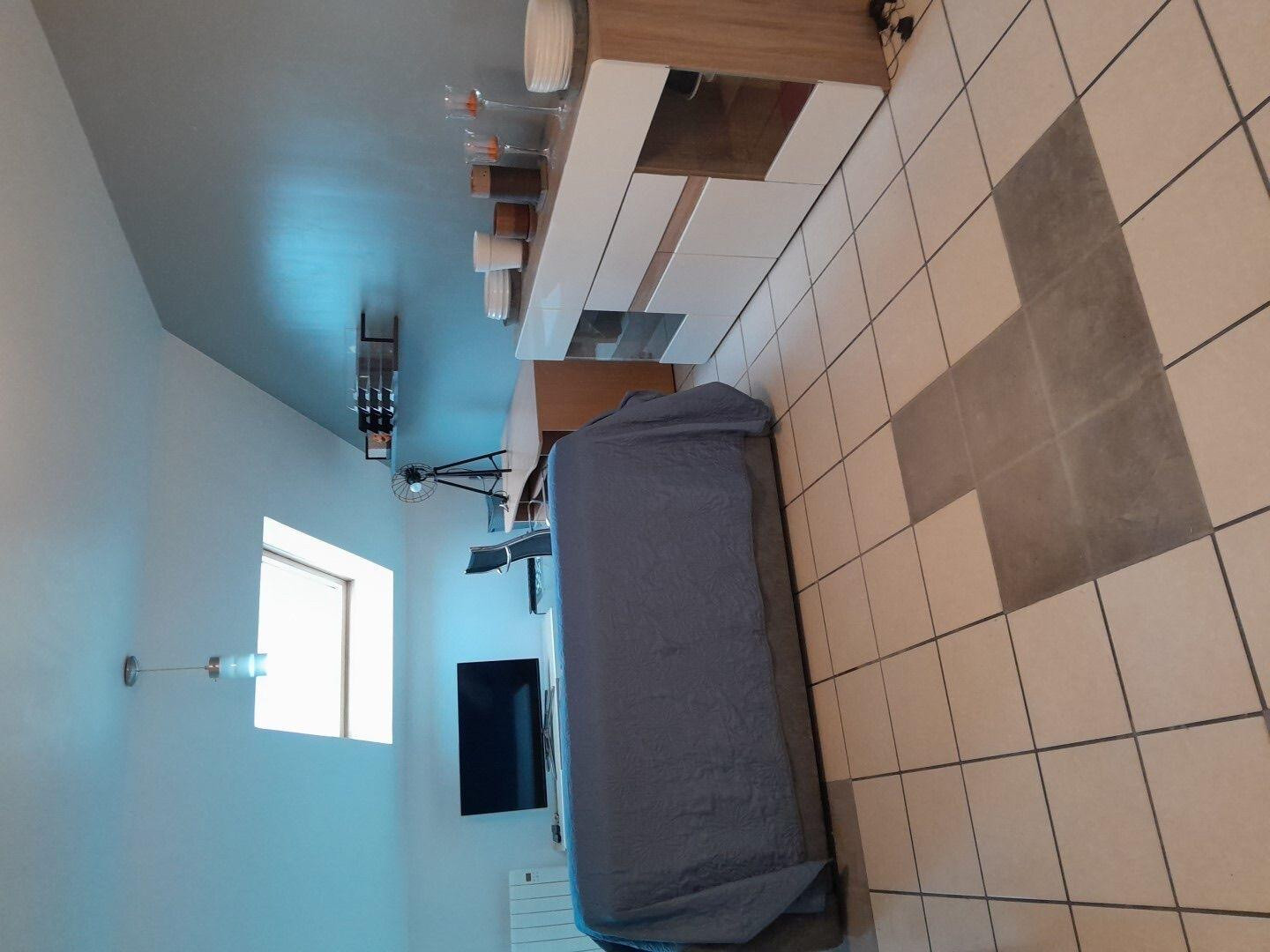 
                                                Location
                                                 Appartement 2 pièces meublé à louer