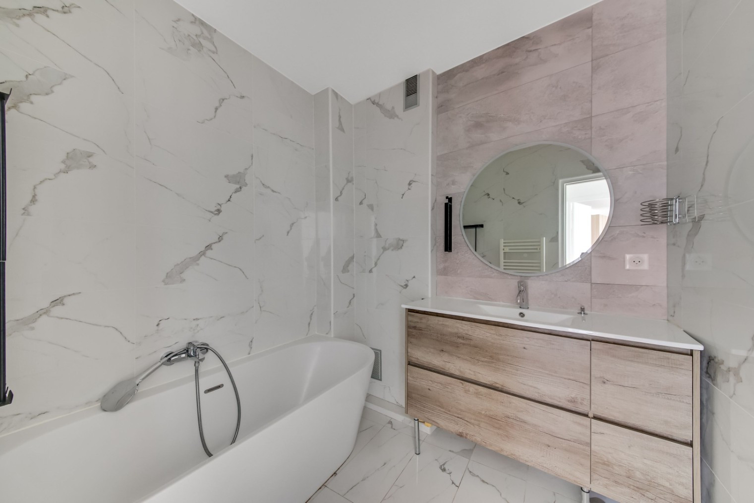 
                                                Location
                                                 Appartement 2 pièces meublé – Coeur de Passy