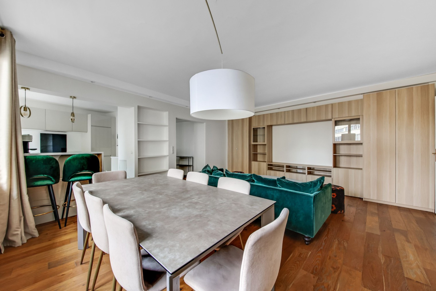 
                                                Location
                                                 Appartement 2 pièces meublé – Coeur de Passy