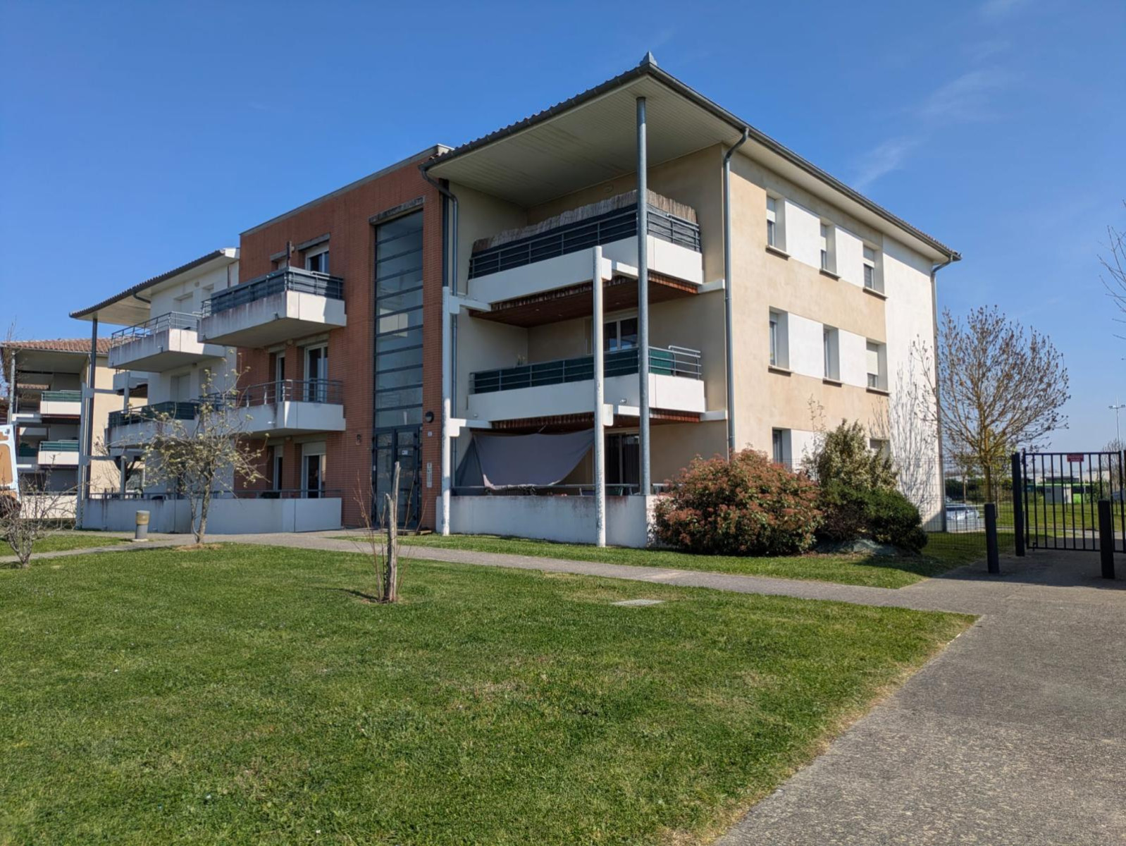 
                                                Location
                                                 Appartement 2 pièces meublé dans résidence calme