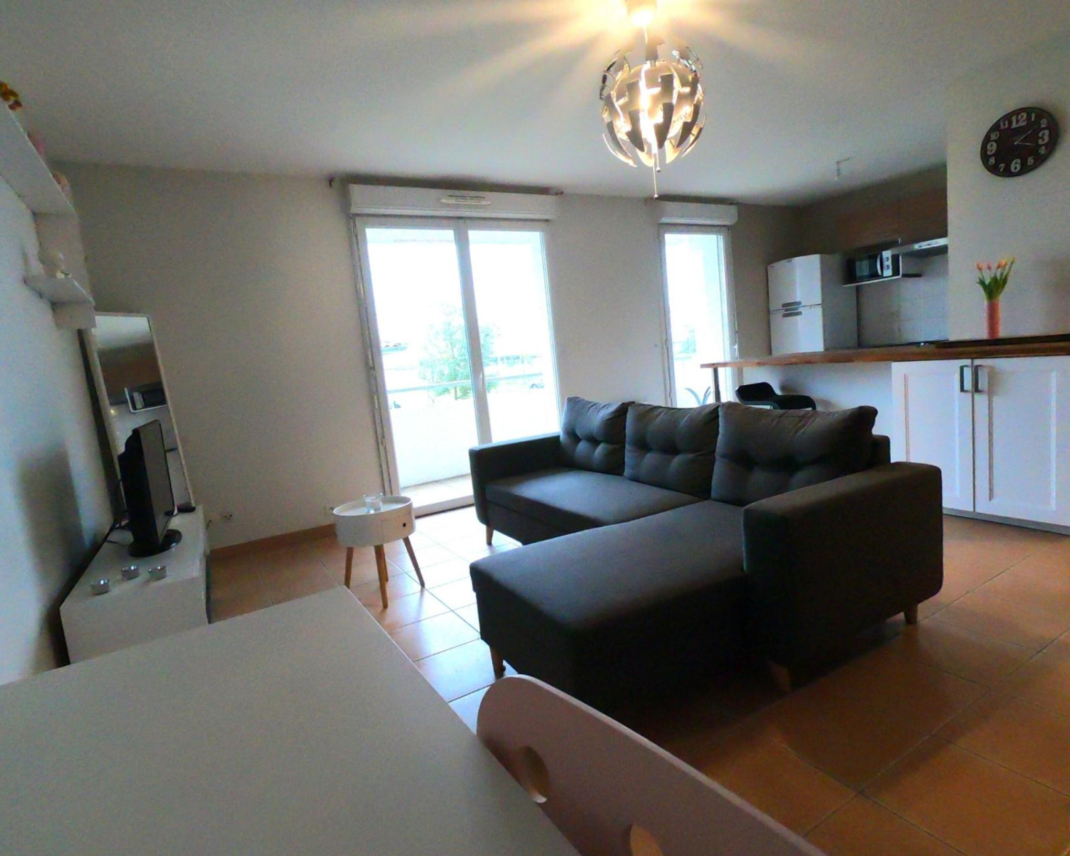
                                                Location
                                                 Appartement 2 pièces meublé dans résidence calme