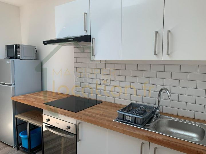 
                                                Location
                                                 Appartement 2 pièces meublé et rénové en Duplex