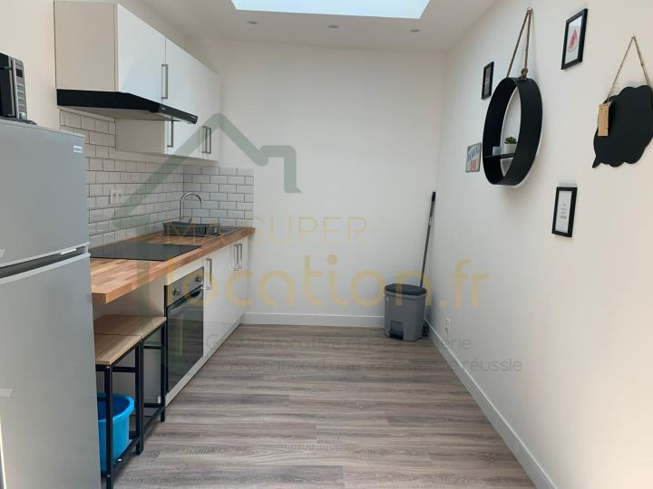 
                                                Location
                                                 Appartement 2 pièces meublé et rénové en Duplex