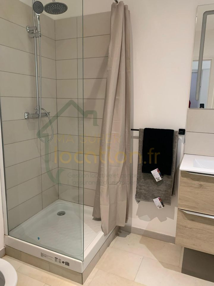 
                                                Location
                                                 Appartement 2 pièces meublé et rénové en Duplex