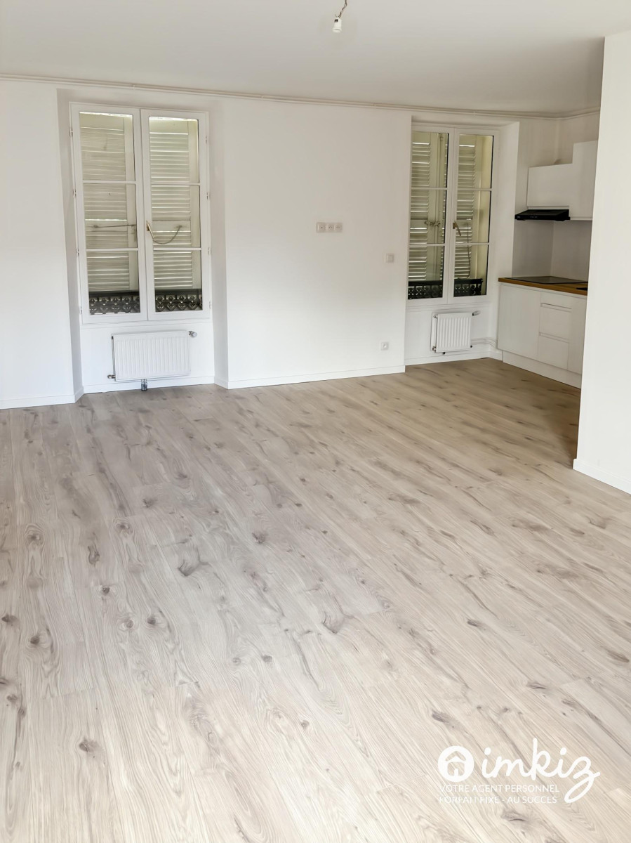 
                                                Vente
                                                 Appartement 2 pièces parfaitement rénové