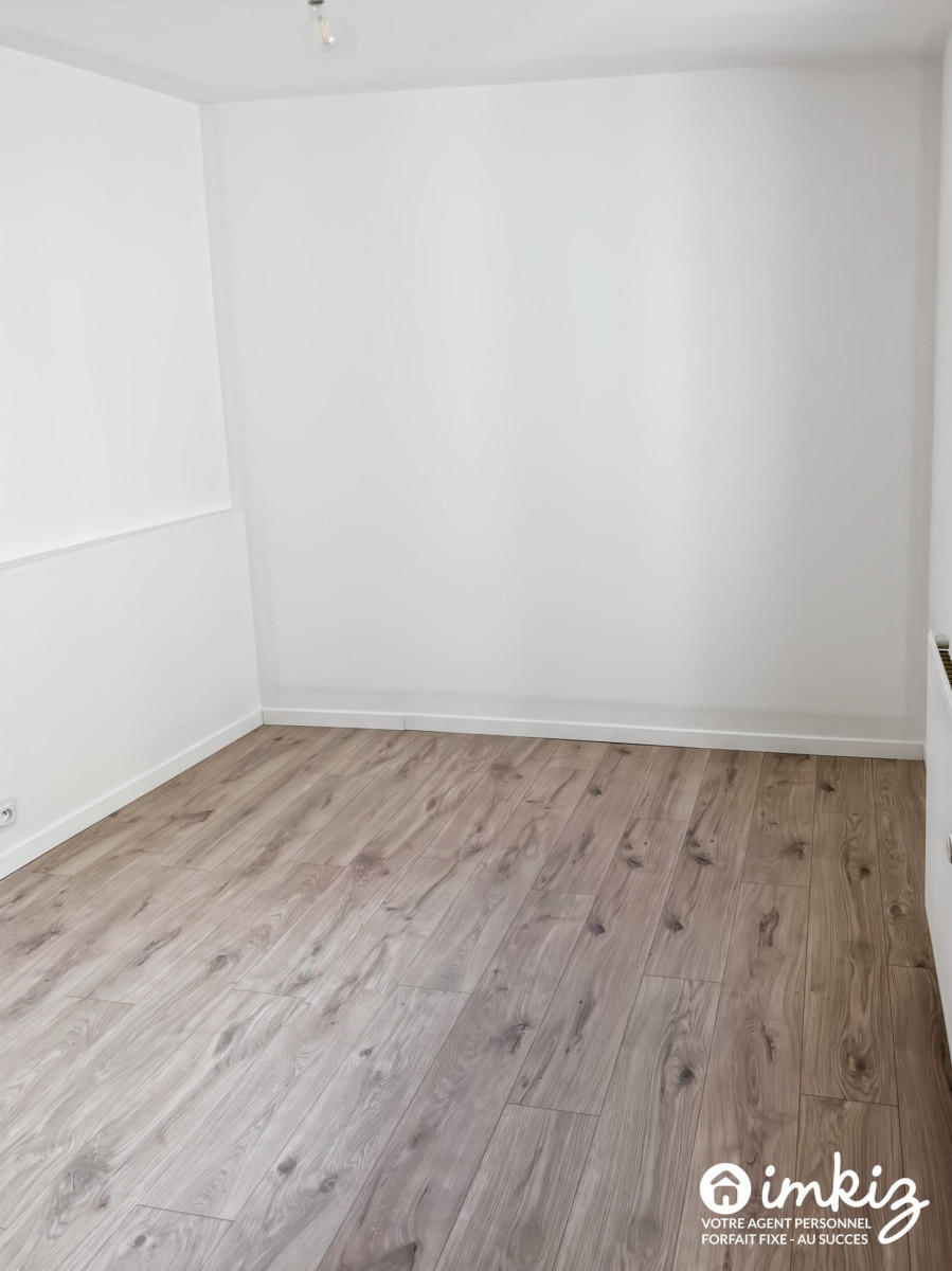 
                                                Vente
                                                 Appartement 2 pièces parfaitement rénové