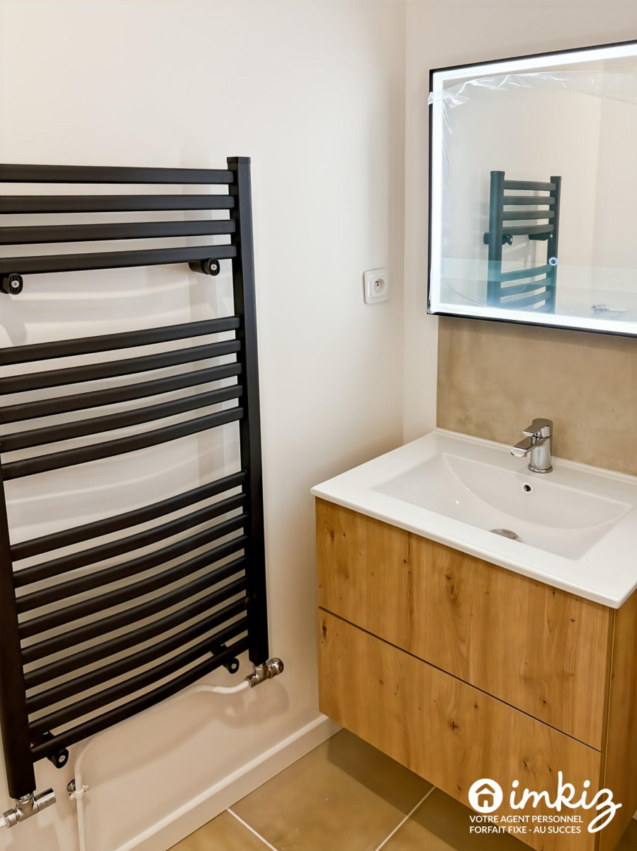 
                                                Vente
                                                 Appartement 2 pièces parfaitement rénové