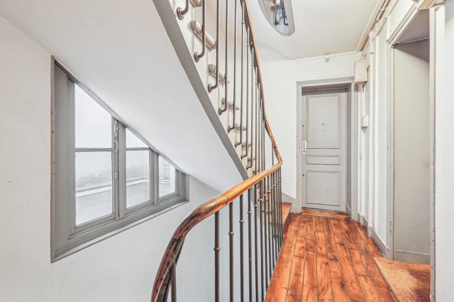 
                                                Vente
                                                 Appartement 2 pièces - 32,39 m2 - Paris 18e