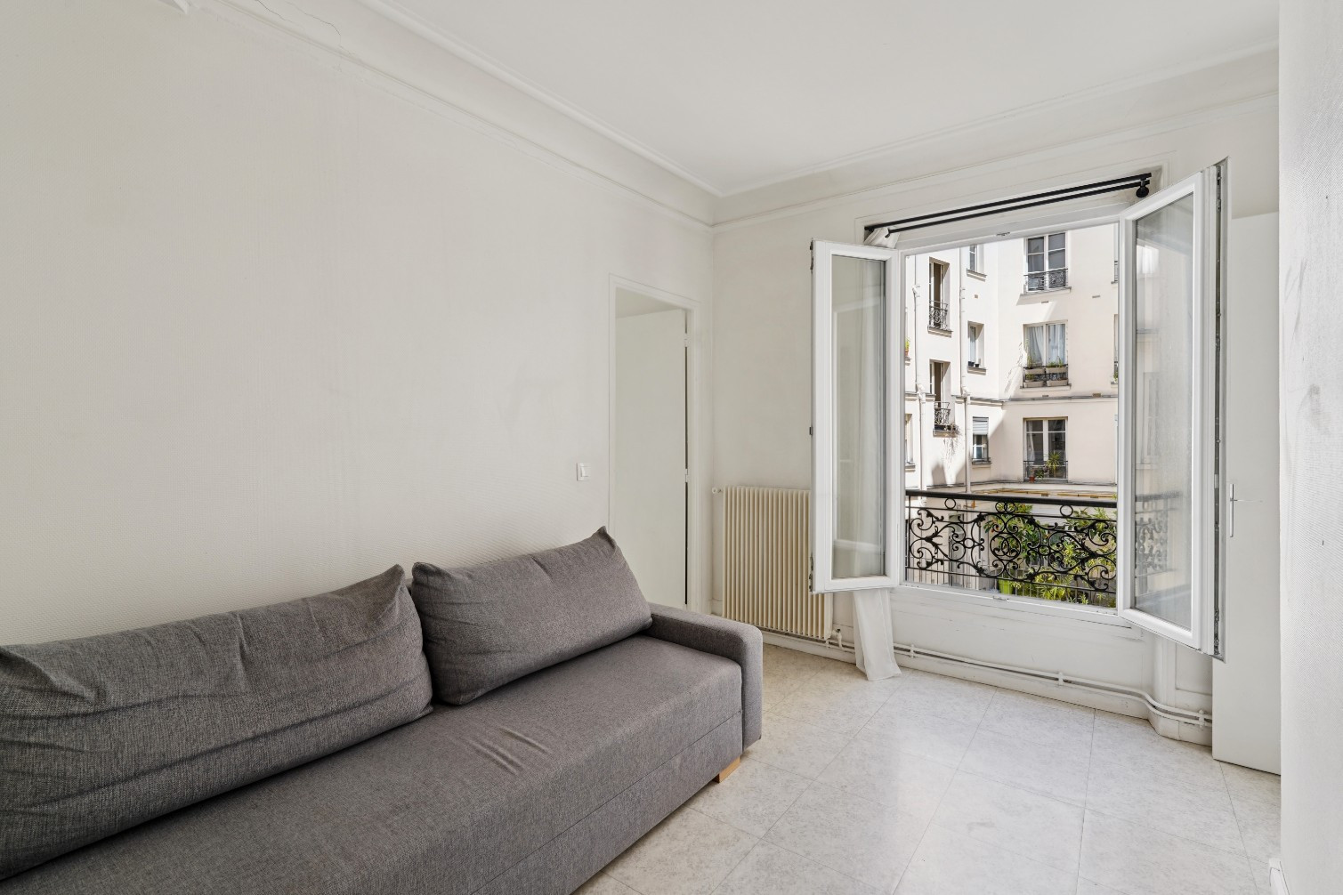 
                                                Vente
                                                 Appartement 2 pièces - Paris 18e